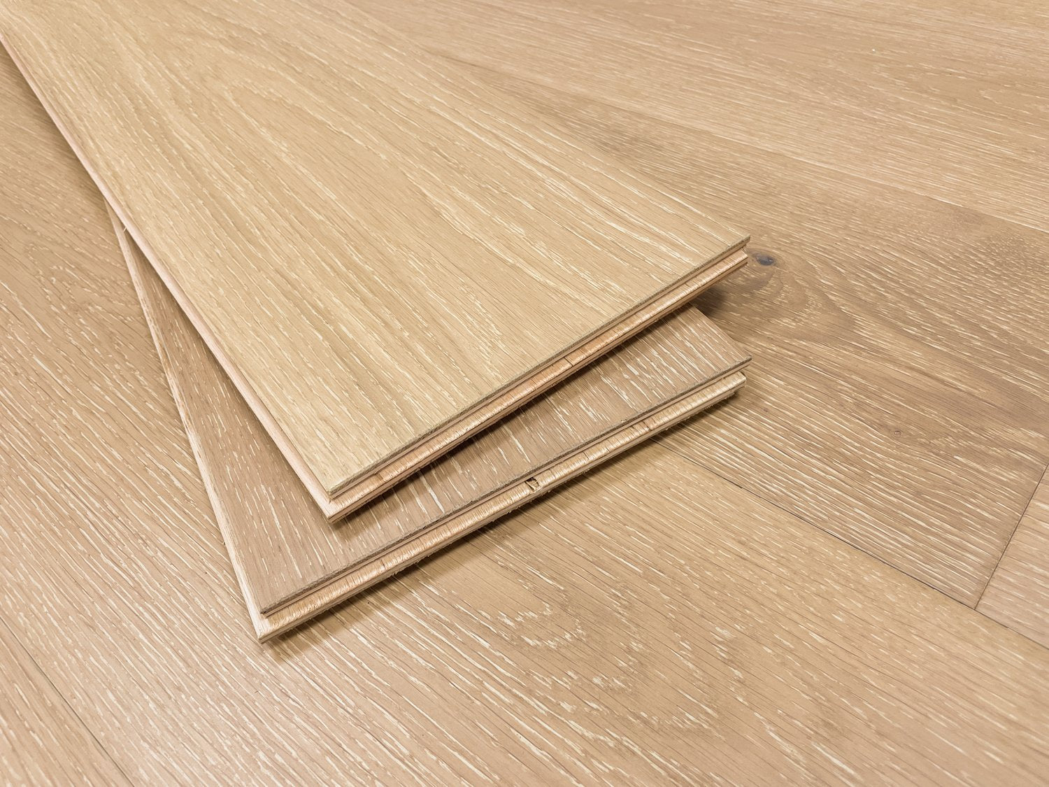 Andaz Wirebrushed Engineered Hardwood 7.5x0.56 inches Grant Beige TRPEH-AEOGB product edge