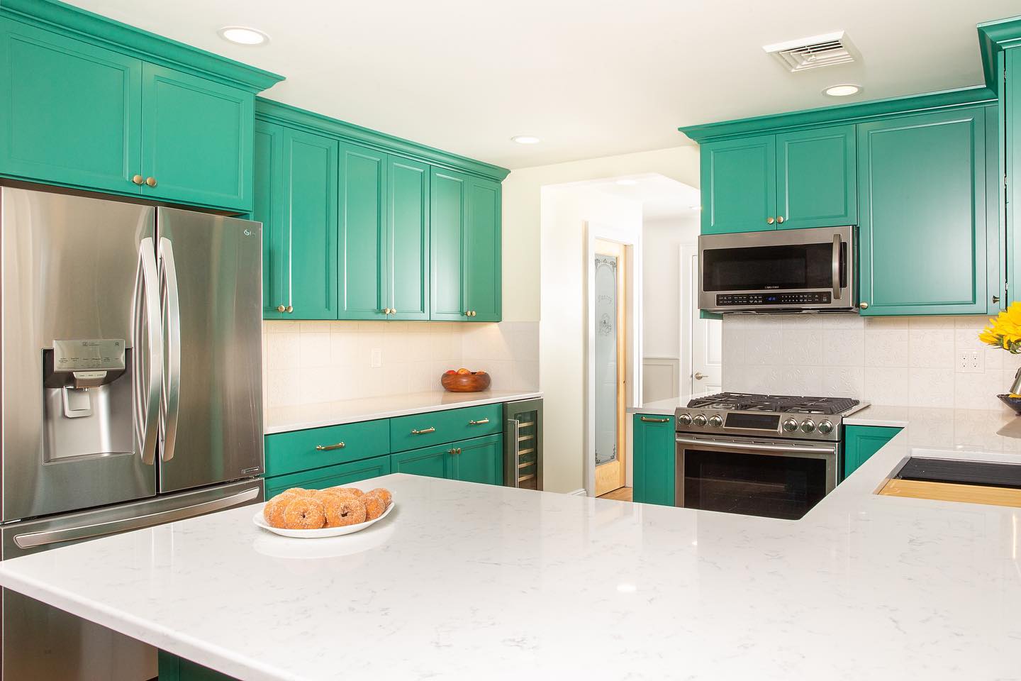 MSI Cashmere Carrara® Premium Quartz Prefabricated Countertop - Island