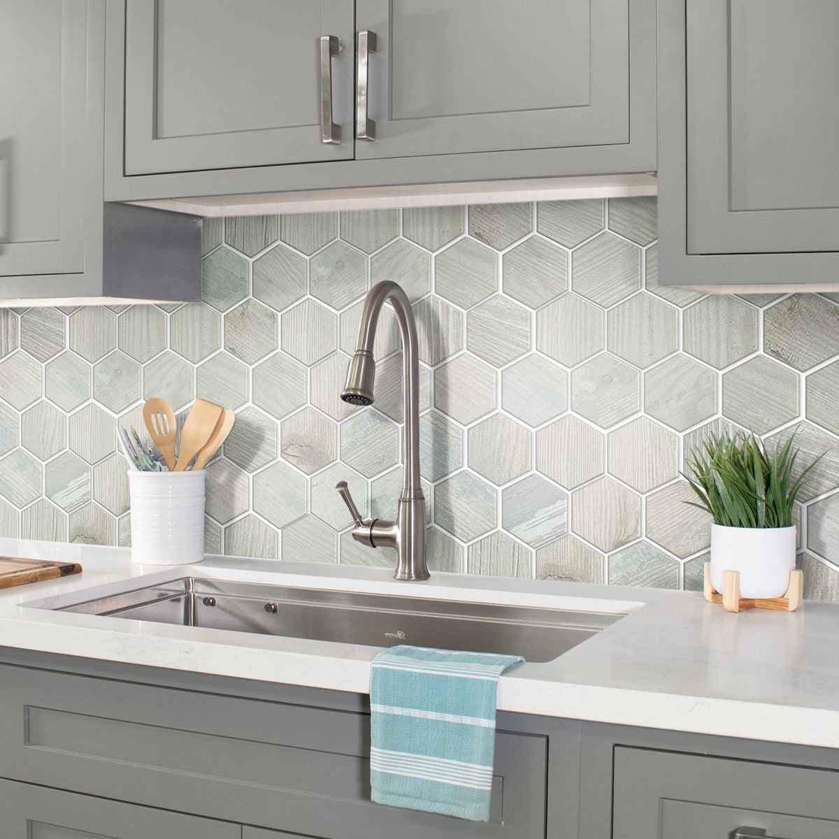 Light Gray 10x12 Matte Hexagon Porcelain Mosaic Tile (5 pack, 4.02 sq ft/case)