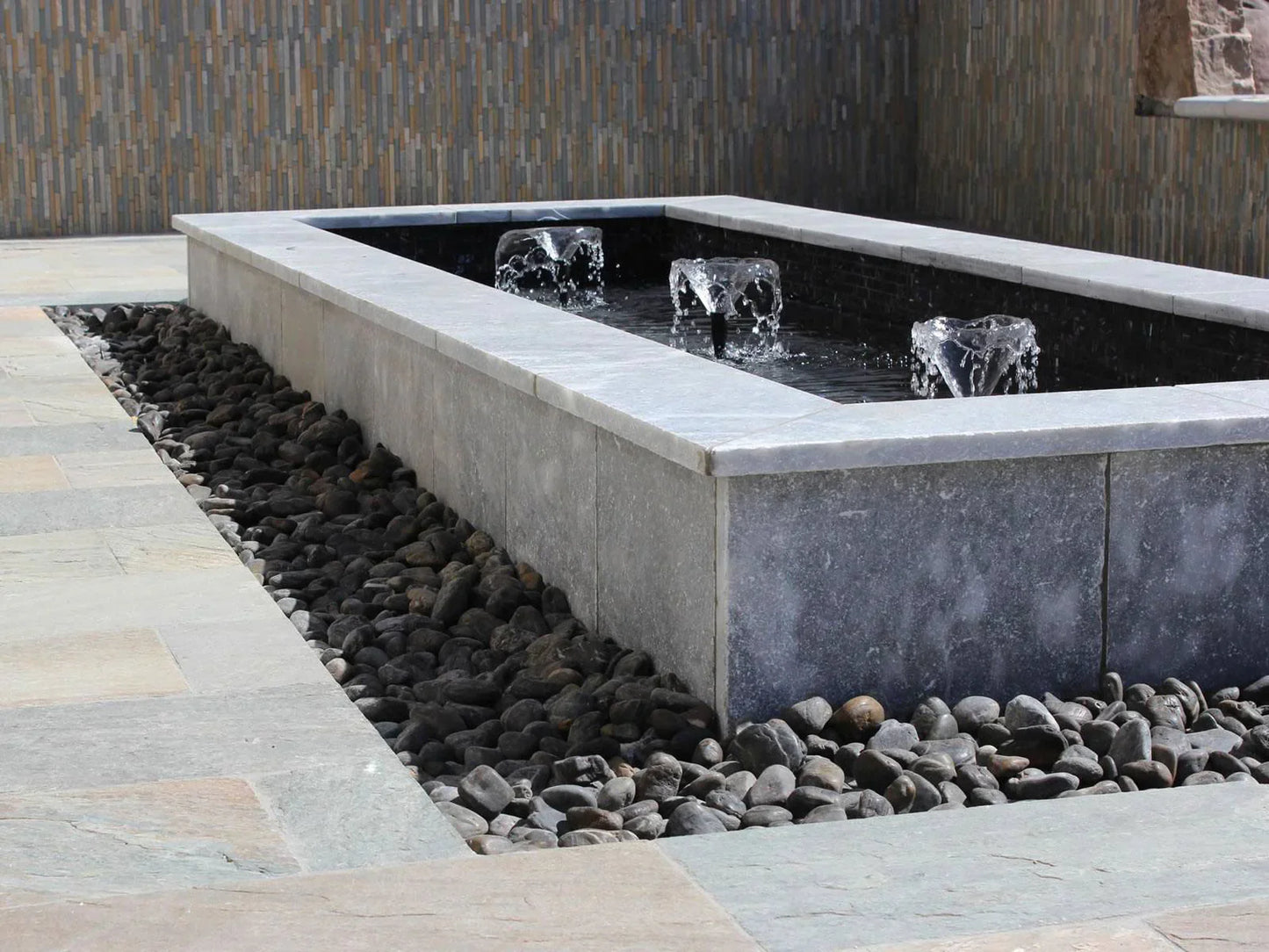 MSI Piedra Black Polished Quartzite Pebble