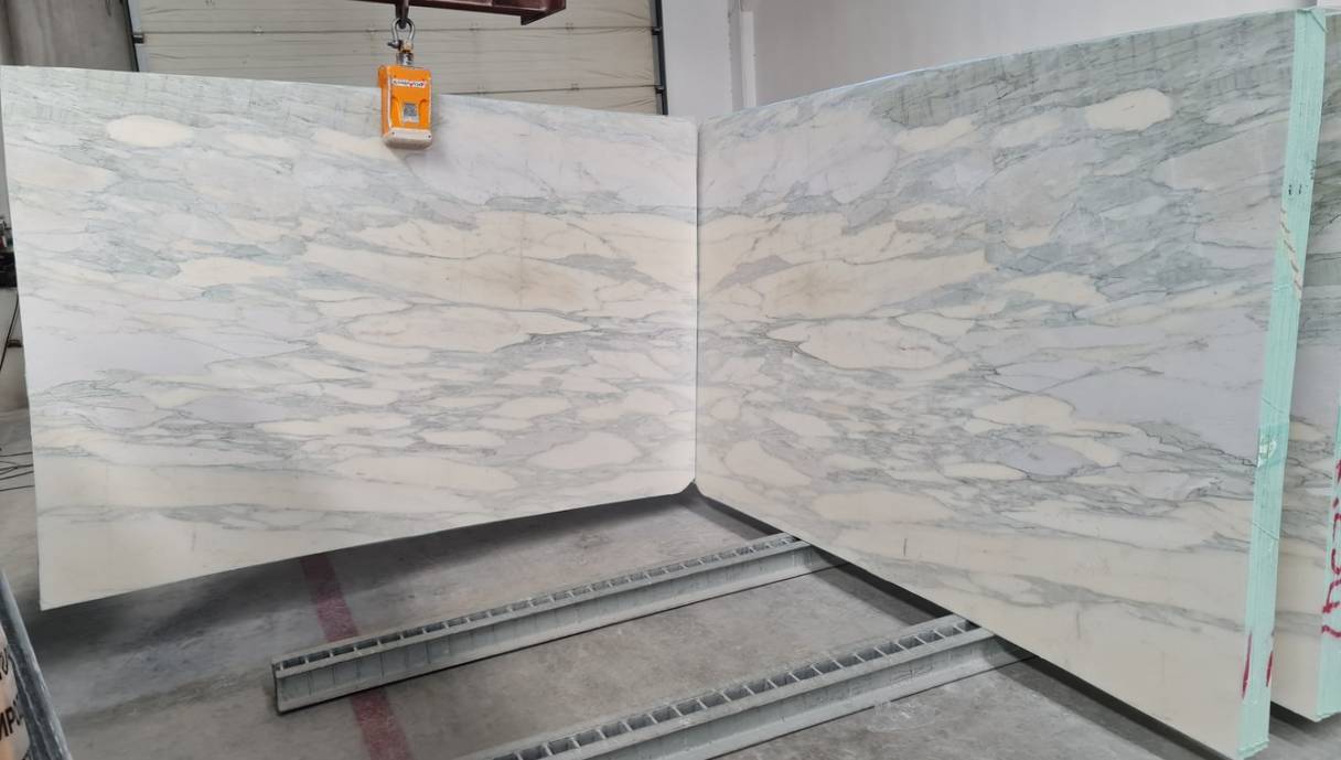 Calacatta Olivia Bookmatching Polished Marble Slab