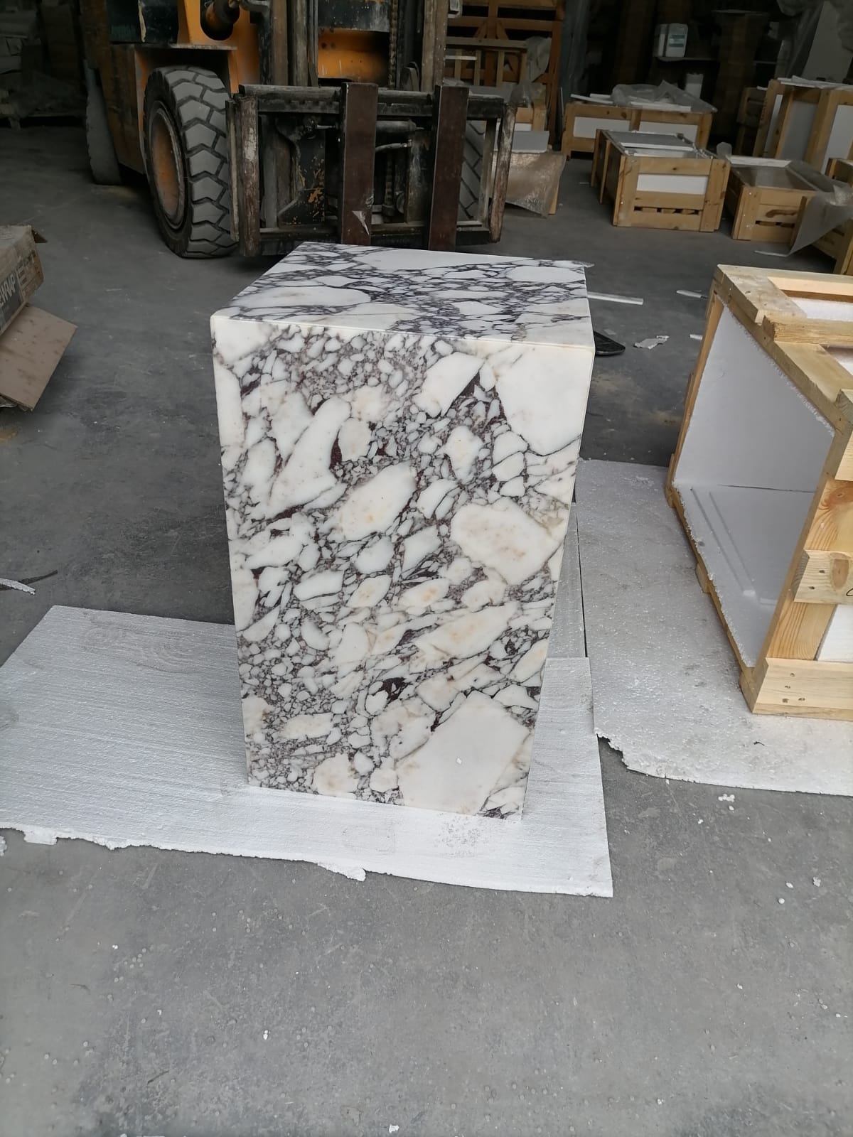 calacatta viola marble side table nightstand square top cube design W14 L14 H22 side view