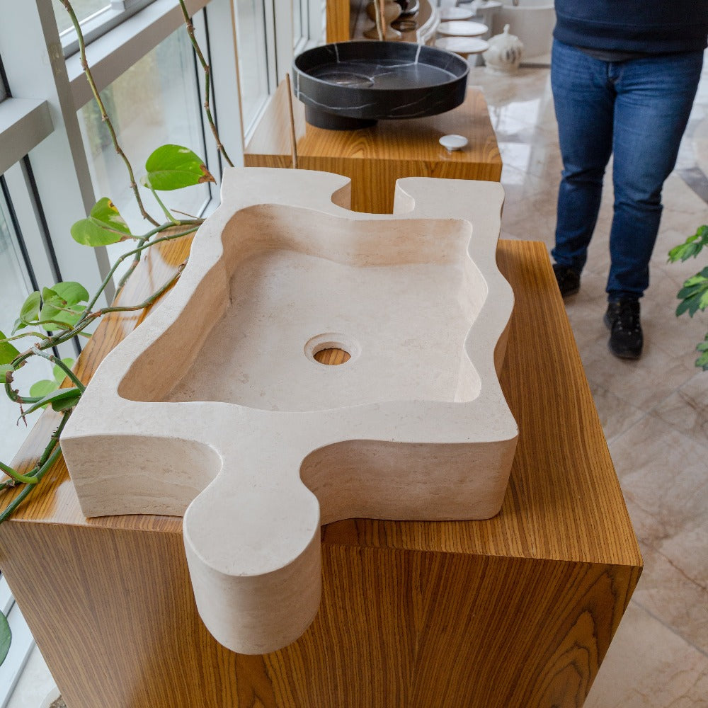 Beige Travertine puzzle shape farmhouse sink NTRVS02 sizeBeige Travertine puzzle shape farmhouse sink NTRVS02 size (W)16" (L)27.5" (H)6" side view product shot